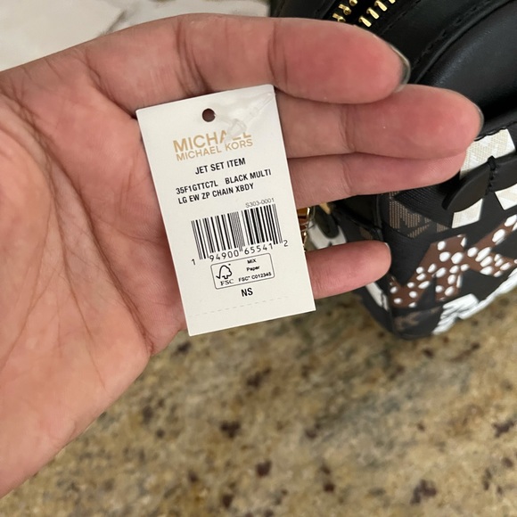 New ❤️🔥 MK limited addition jet set LG crossbody multi color - Picture 8 of 12